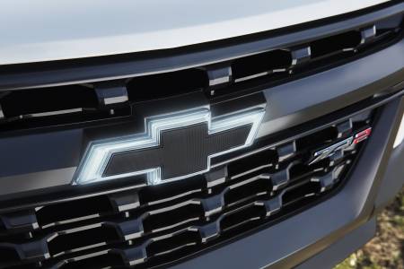 GM Accessories - GM Accessories 84793814 - Front Illuminated and Rear Non-Illuminated Bowtie Emblems in Black [2015-2020 Colorado]