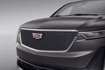 GM Accessories - GM Accessories 84826385 - Grille in Painted Silver with Bright Surround and Cadillac Logo [2020+ XT6]